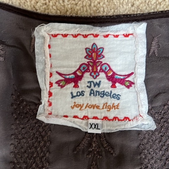 JOHNNY WAS Size XXL velvet asymmetrical tone on tone embroidered top - Picture 6 of 10